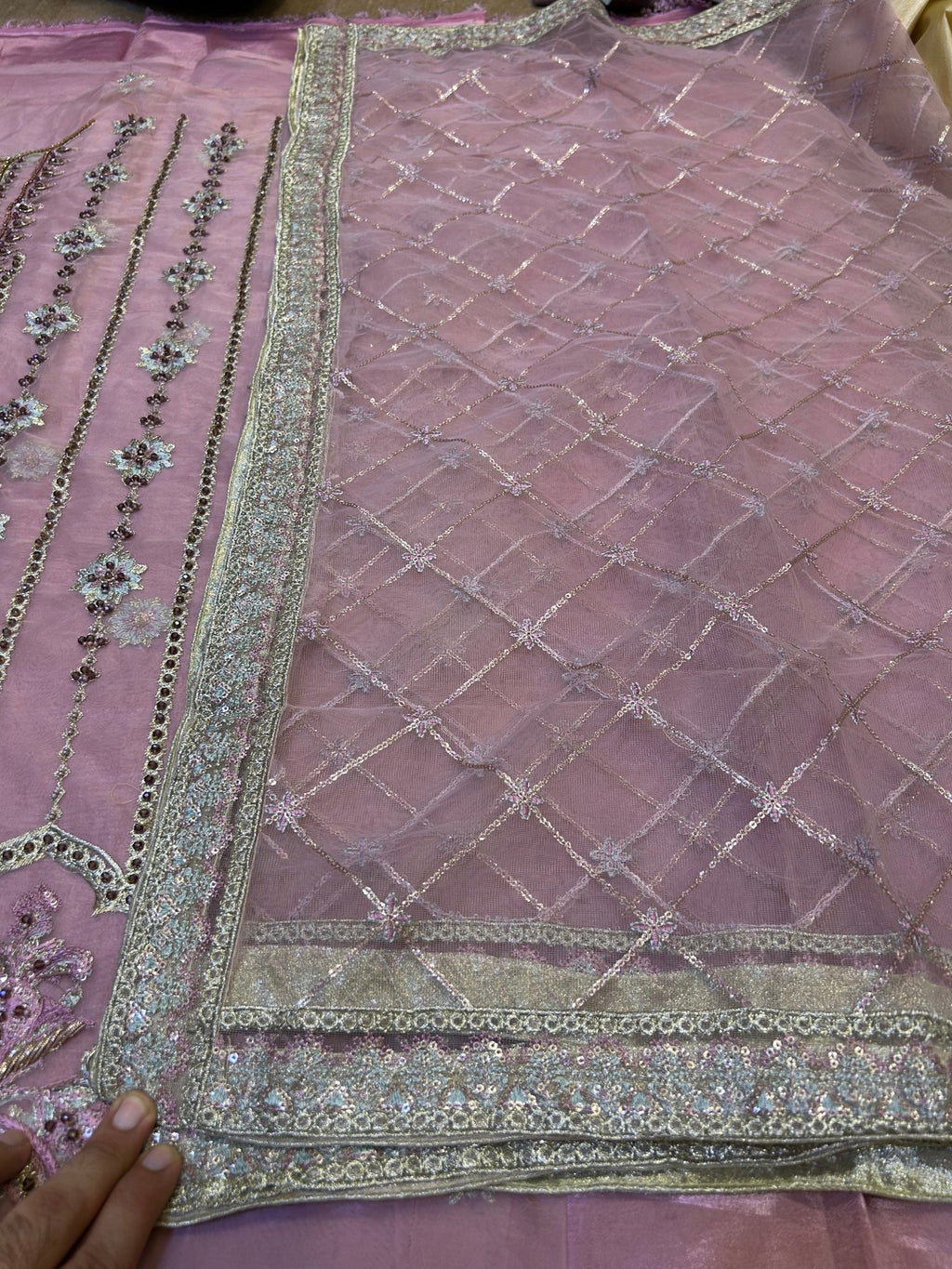 AKBAR ASLAM - UB.ELEGANCE