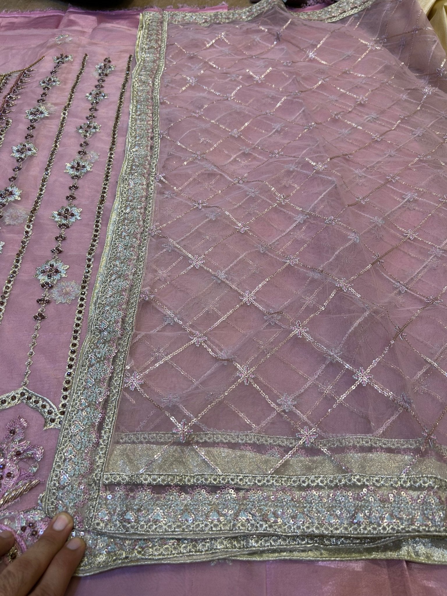AKBAR ASLAM - UB.ELEGANCE