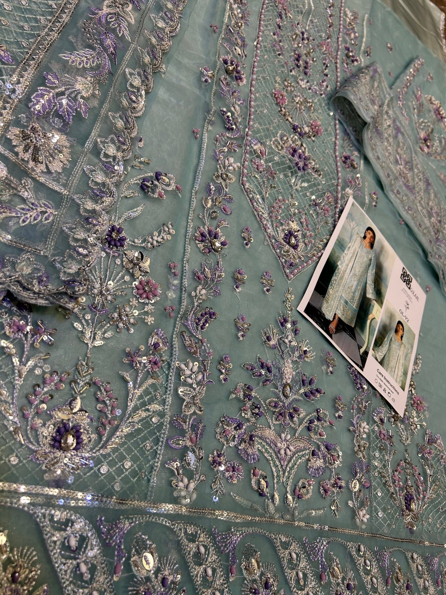 GULAAL - UB.ELEGANCE