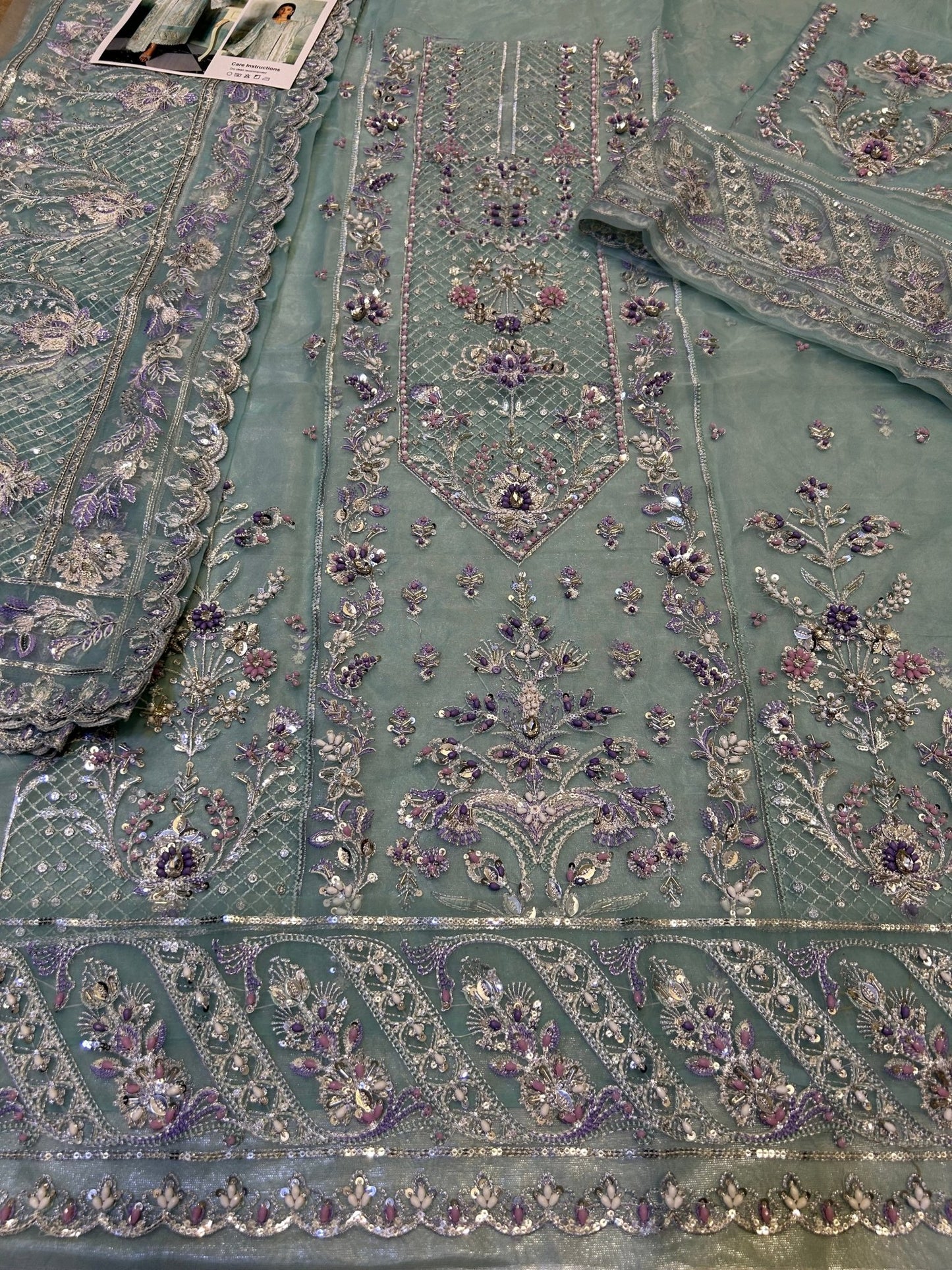 GULAAL - UB.ELEGANCE