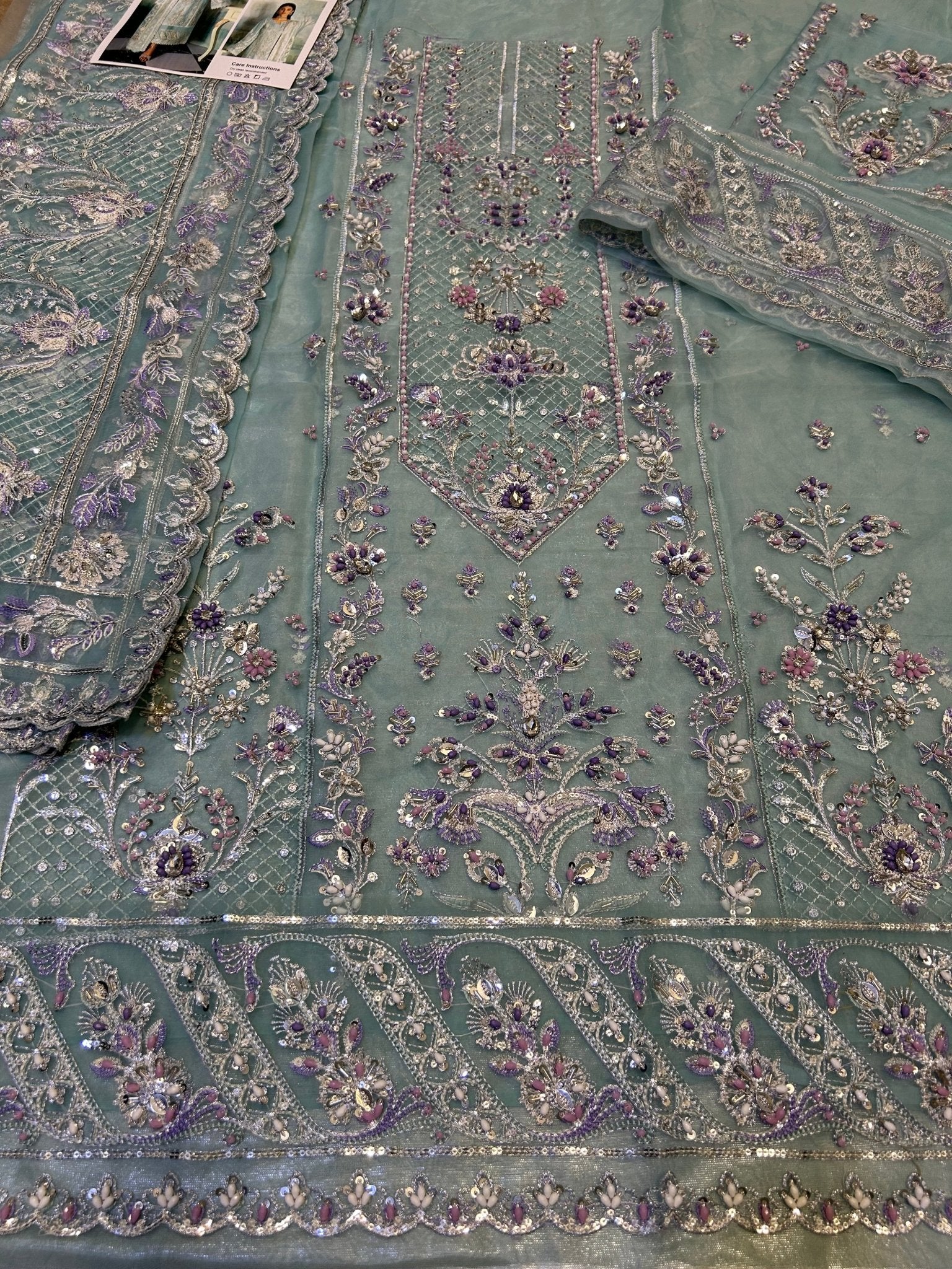 GULAAL - UB.ELEGANCE