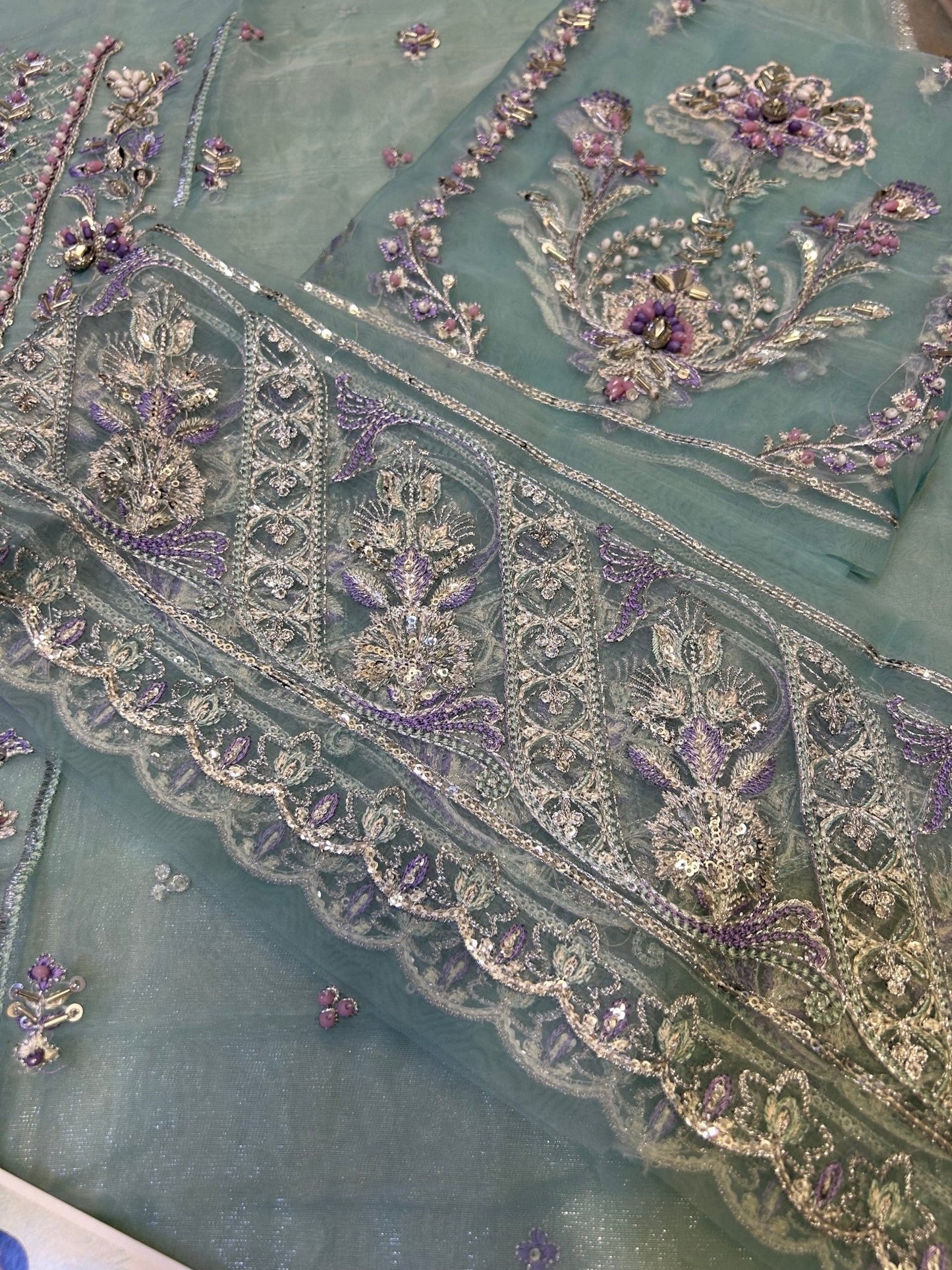 GULAAL - UB.ELEGANCE