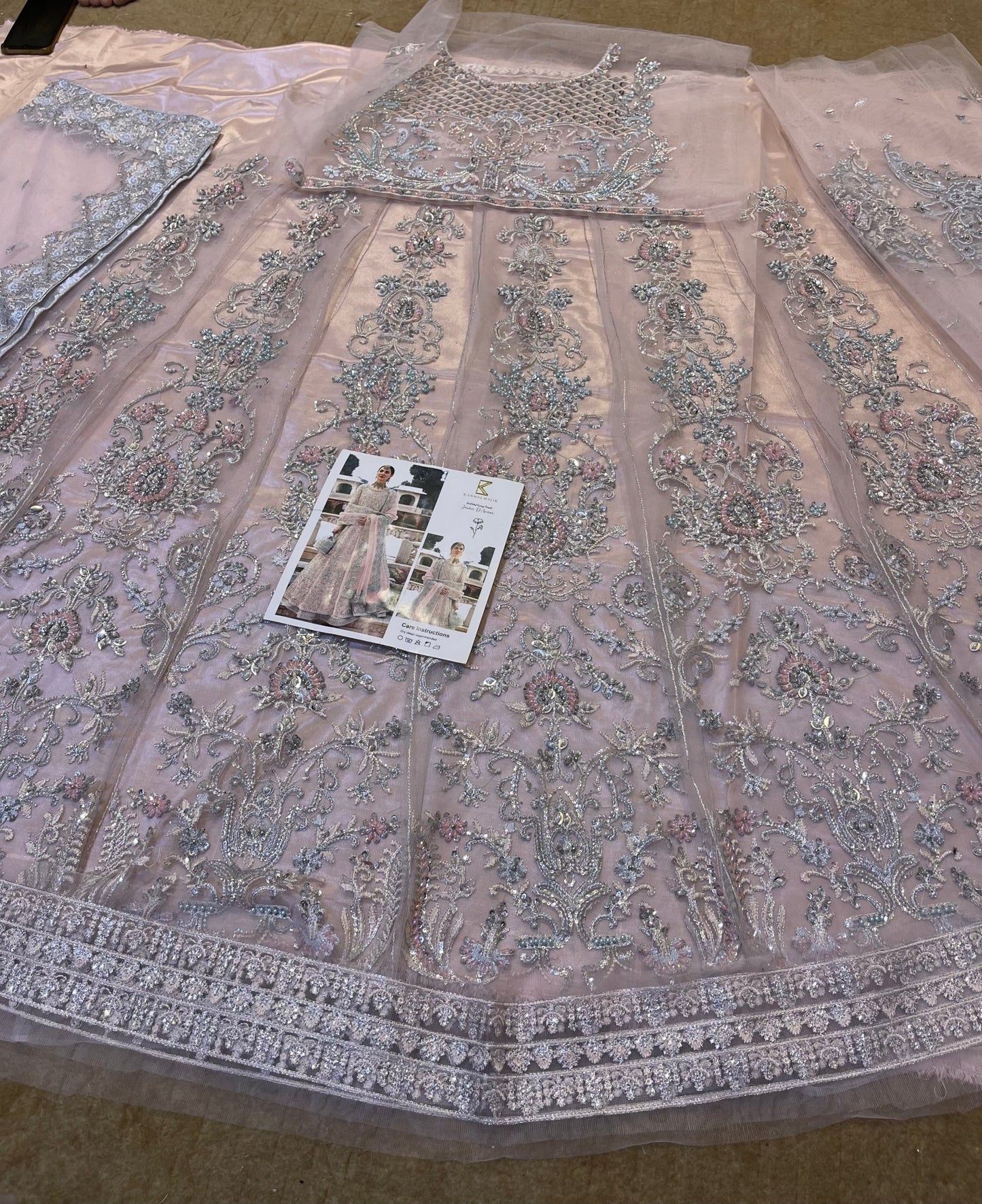 KANWAL MALIK - JARDIN DAMOUR - UB.ELEGANCE