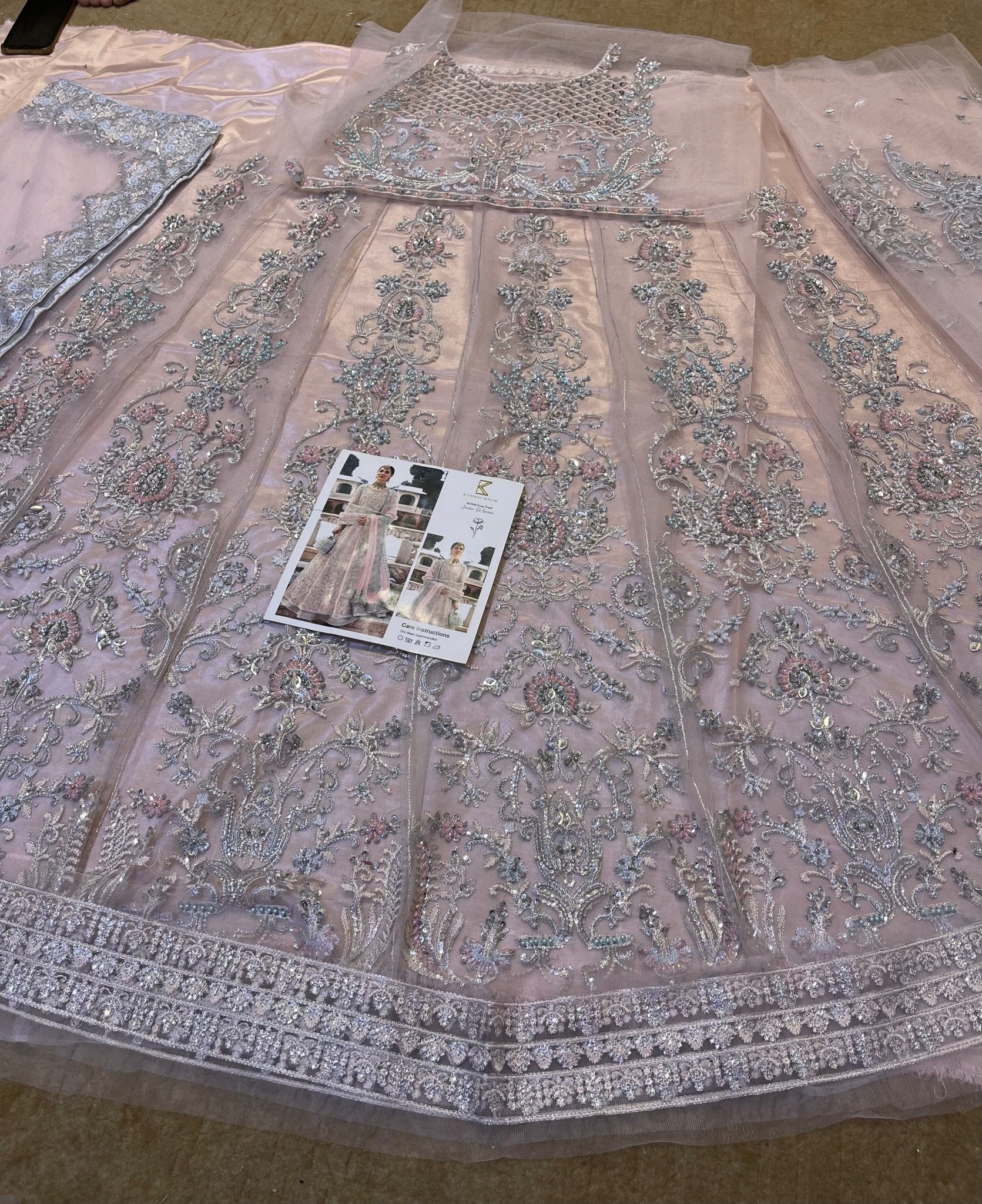 KANWAL MALIK - JARDIN DAMOUR - UB.ELEGANCE