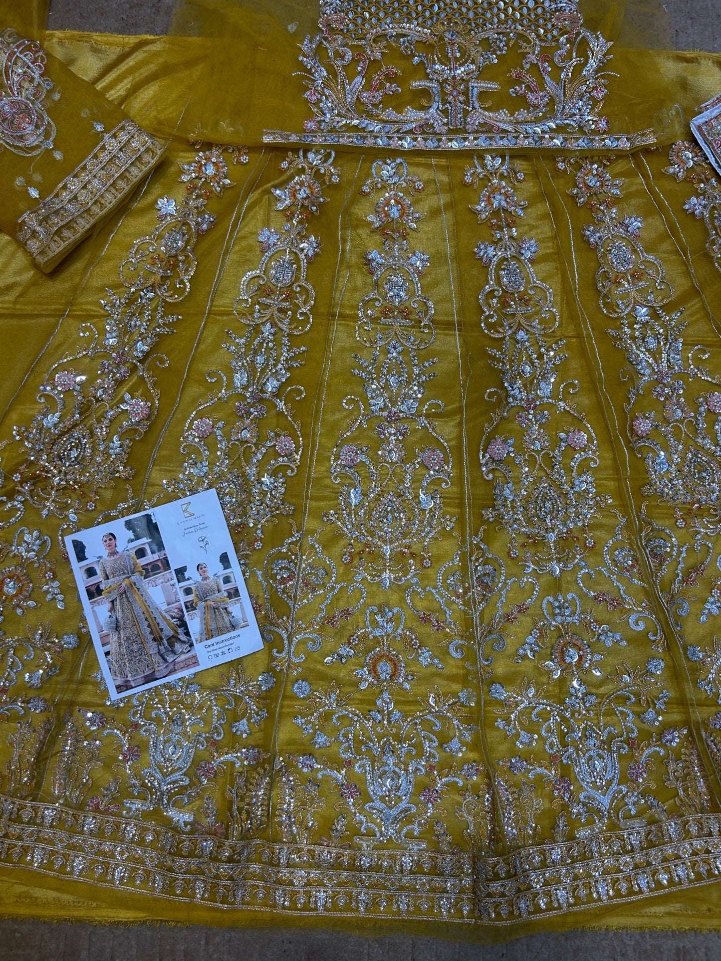 KANWAL MALIK - JARDIN DAMOUR - UB.ELEGANCE