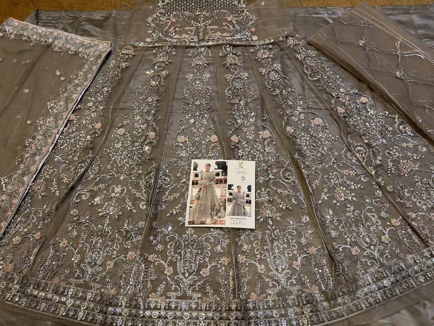 KANWAL MALIK - JARDIN DAMOUR - UB.ELEGANCE